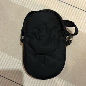 Lululemon black Canada crossbody bag pnly used a few times